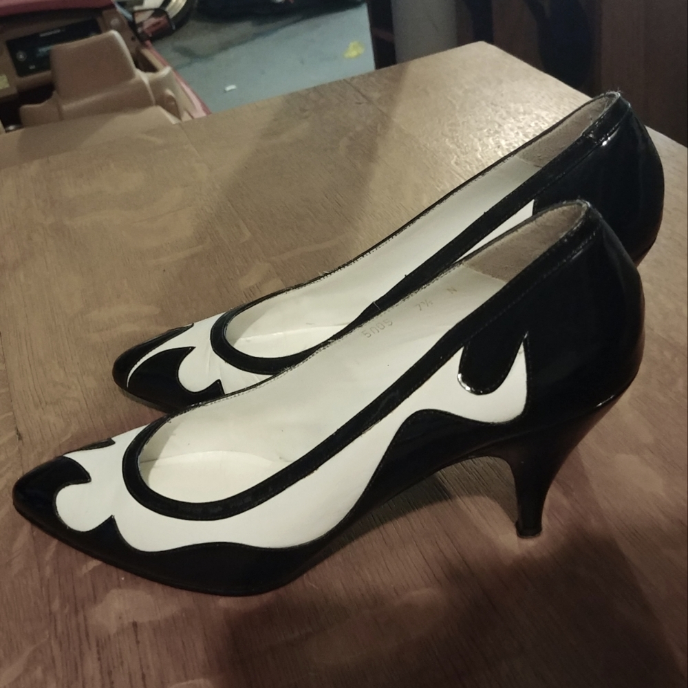 Black & White Pointed Toe Mid Heel Pumps